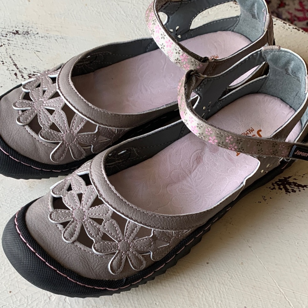 Jambu Floral Cutout Flats in Gray